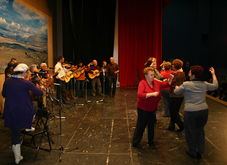 El Encuentro de Cuadrillas recupera cantes y bailes tradicionales.